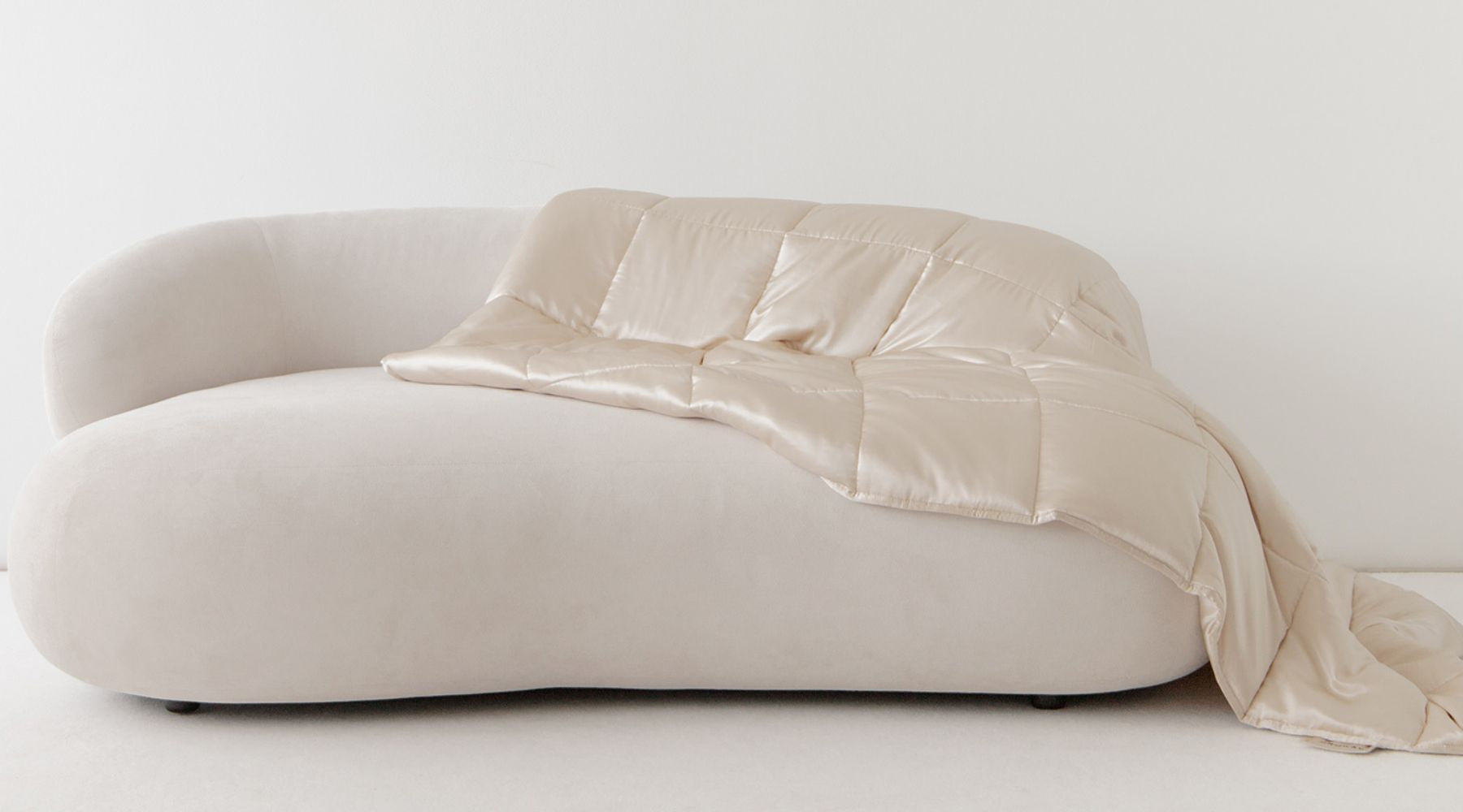 What does a weighted blanket do exactly?